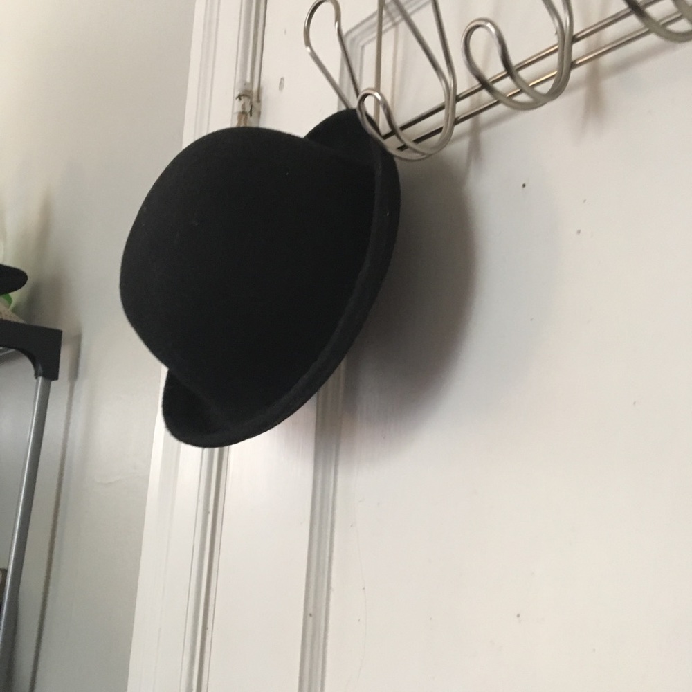 Women’s black bowler hat